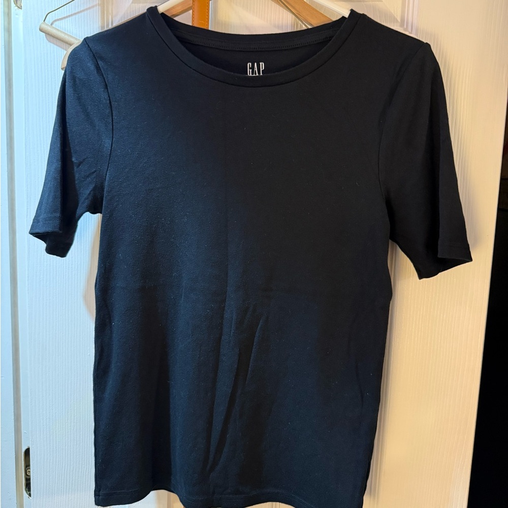 🖤👚 GAP Modern Short Sleeve Tee